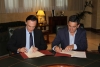 Jos Carlos Gmez Villamandos y Gerardo Ortega Polo durante la firma del convenio 