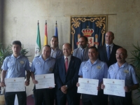 Los galardonados junto al vicerrector de Coordinacin Institucional e Infraestructuras