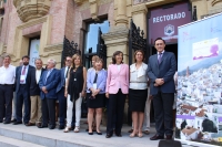 Foto de familia de autoridades y asistentes al taller-seminario sobre brecha salarial de g