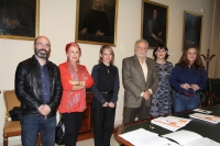 De izquierda a derecha, Luis Medina, Rosa Mara Calaf, Mara del Mar Ramrez, Julio Anguita, Lola Fernndez y Pilar Vergara, minutos antes de empezar las deliveraciones  