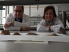 Beatriz Lozano y Luis Parras en uno de los laboratorios del Departamento de Edafolog