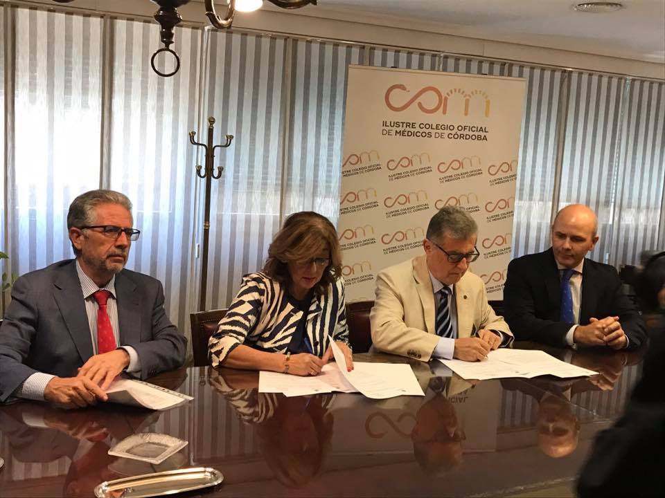 El Colegio de Médicos de Córdoba y UCOidiomas firman un convenio de colaboración