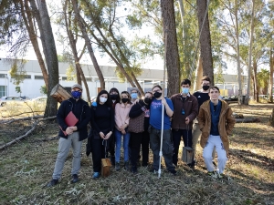 Voluntarios participantes en la actividad de revisión de las cajas nido.