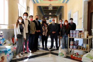 El rector, la vicerrectora de Estudiantes, el presidente del Consejo Social y representantes estudiantiles.