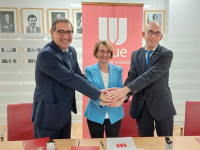 El rector de la UMU, José Luján; la presidenta de Crue y rectora de la UJI, Eva Alcón, y el rector de la UR, Juan Carlos Ayala