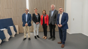 El profesor Manuel Tena-Sempere junto a los otros homenajeados por la Universidad de Turku.