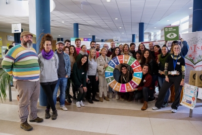 Representantes de las entidades y asociaciones participantes en la Feria del Voluntariado Solidario