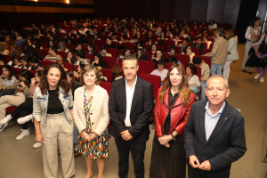 Representantes académicos en la mesa celebrada en el Rectorado.