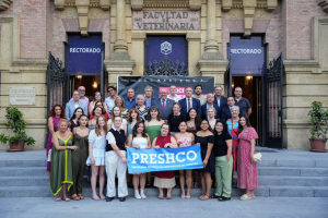 Foto de familia de la recepción a las estudiantes del programa PRESHCO.