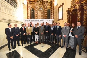 Foto de familia de las autoridades asistentes a la inauguración del congreso