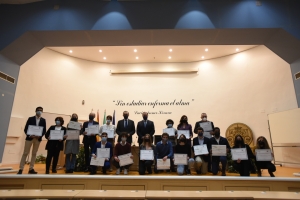 Foto de familia de los premiados.