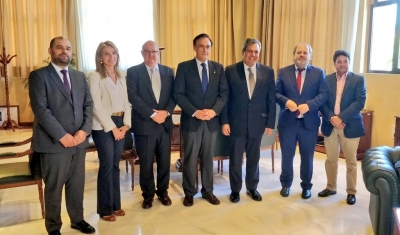 José Carlos Gómez Villamandos y Dante Mossi (cuarto y quinto por la izquierda), con representantes de la UCO y del BCIE, tras la firma del convenio.