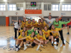 El equipo de balonmano femenino celebrando su victoria en la final.