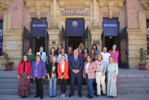 Foto de familia de participantes en la reunión de unidades de Igualdad celebrada en Córdoba. 