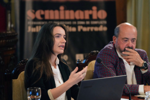 María Senovilla, junto al director de la Cátedra, Manuel Torres.