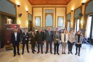 Foto de familia de autoridades en la inauguración del encuentro.