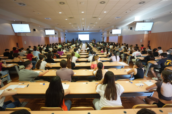 Estudiantes a punto de comenzar el examen de la Pevau el pasado mes de junio.