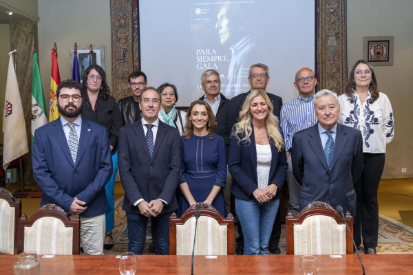 Académicos, expertos y autoridades participantes en la inauguración del congreso.