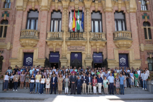 Foto de familia tras el homenaje y la clausura del congreso.