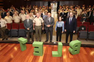 Autoridades presentes en la inauguración del taller.