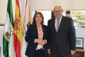 Ana María López y Manuel Torralbo, hoy, en el Rectorado.