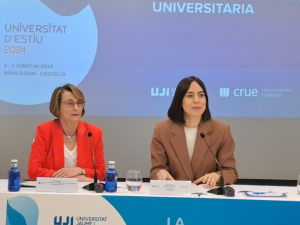 La rectora Eva Alcón y la ministra Diana Morant.