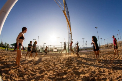 Actividad de voley arena en Monte Cronos durante el curso pasado. 