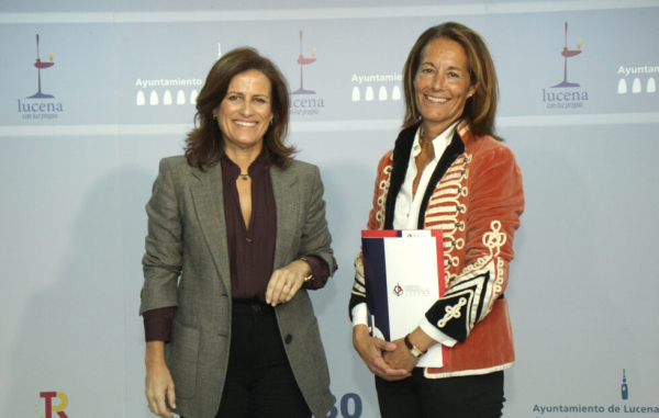 Miriam Ortiz (izqda.) y Maribel Rodríguez durante la presentación del programa.