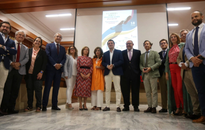 Foto de familia de autoridades asistentes a la I Carrera por la investigación en salud