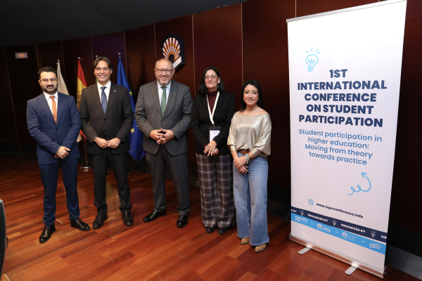 De izqda. a dcha.: Alejandro de Pablo, Francisco Oliva, Manuel Torralbo, M.ª Antonia Peña y Cintia Bustos.