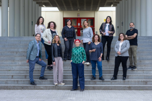 En el centro la nueva decana de Ciencias de la Educación y Psicología, Natividad Adamuz, con su equipo de gobierno.