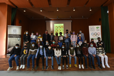 Foto de familia de participantes y premiados.