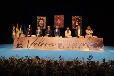 Autoridades asistentes a la inauguración del congreso.