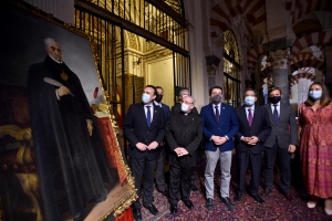 Foto de familia de las autoridades asistentes al acto.