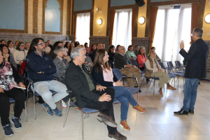 El director general de Salud, Manuel Rich, le da la bienvenida a los participantes en la iniciativa.