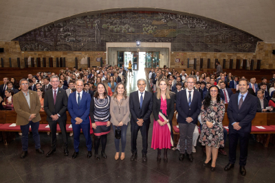 Equipo directivo de la ETSIAM y autoridades asistentes al acto.