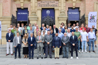 Foto de familia de los asistentes a la clausura.