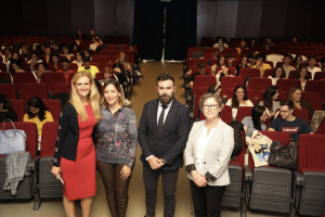 Autoridades académicas participantes en la inauguración.