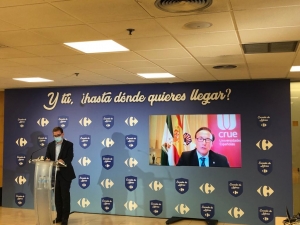 El rector, durante su intervención en la clausura de la I edición del programa &quot;Futuros Líderes Carrefour&quot;.