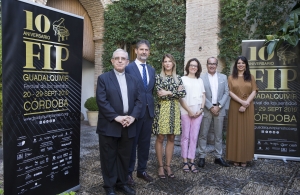 Foto de familia de autoridades asistentes a la presentación del FIP