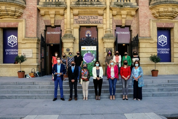 Autoridades y ponentes participantes en las jornadas.