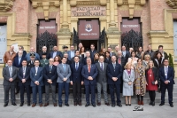 Foto de familia de los asistentes a la toma de posesión.