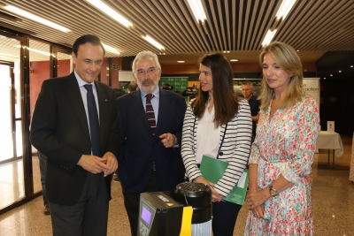 De izquierda a derecha, José Carlos Gómez Villamandos, Ignacio Fernández de Mesa, Araceli Cabello y Rosa Gallardo. 