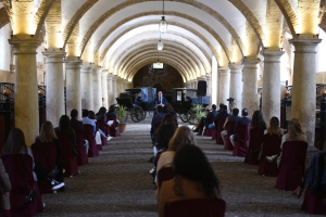 El director del máster, José Luis López Rivero, dirige unas palabras a los participantes.