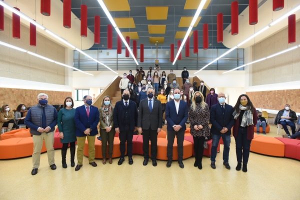 Foto de familia de la presentación de EmprendeUCO