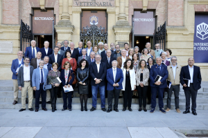 Foto de familia del 50º aniversario de Biología.