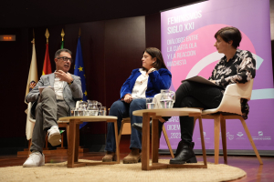 Momento del diálogo feminista celebrado ayer en el Rectorado.