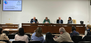 A la izquieda, el rector durante el panel en el que intervino dentro del Congreso Internacional de Educación Superior.