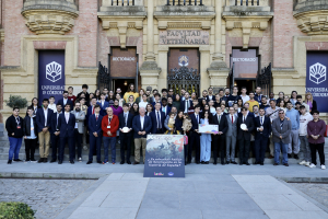 Foto de familia de los participantes en el torneo.