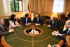 Un momento de la reunión celebrada en el Rectorado